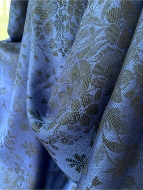 GUCCI WRAP SCARF WOOL SILK ROYAL BLUE 60” SQUARE